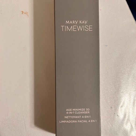 Timewise Mary Kay face cleaner - Picture 2 of 3